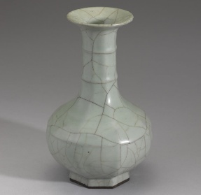 官窑青釉八方瓶